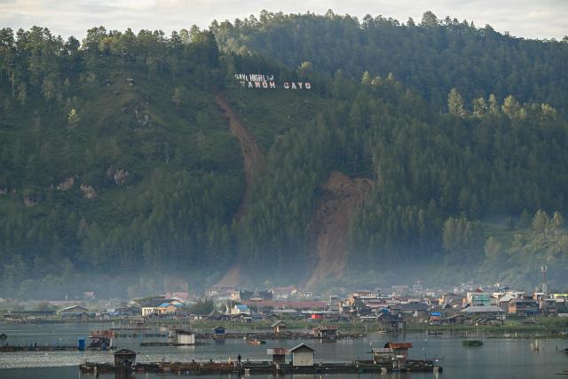 This photo shows a general view of residential houses near an area where a landslide took place following a flash flood in Takengon, Indonesia's Aceh province on January 6, 2025. (Photo by CHAIDEER MAHYUDDIN / AFP/Chaideer MAHYUDDIN / AFP)