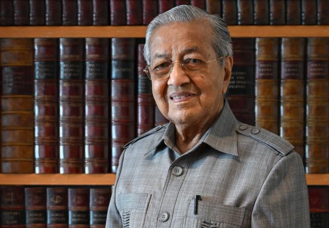 (FILES) This picture taken on May 5, 2025 shows Malaysia's former prime minister Mahathir Mohamad posing for a picture at his office in Putrajaya. Malaysia's century-old former prime minister Mahathir Mohamad was brought to the hospital on January 6, 2026 after a fall at his residence, his aide told AFP. (Photo by Mohd RASFAN / AFP)