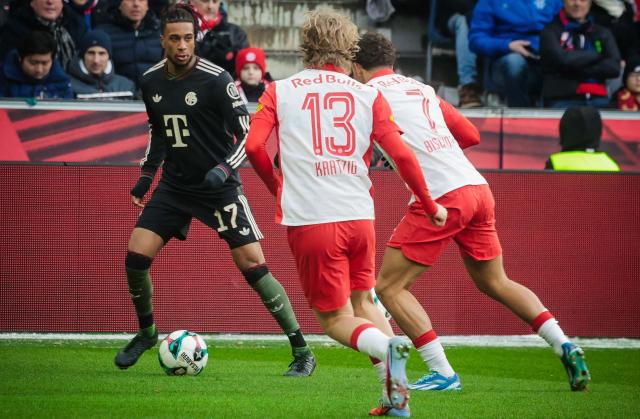 Bayern Munich's French midfielder #17 Michael Olise (L) controls the ball during the friendly football match between Austrian first division Bundesliga football club Red Bull Salzburg the German first division Bundesliga football club FC Bayern Munich in Salzburg, Austria on January 6, 2026. (Photo by DANIEL SCHARINGER / APA / AFP) / Austria OUT