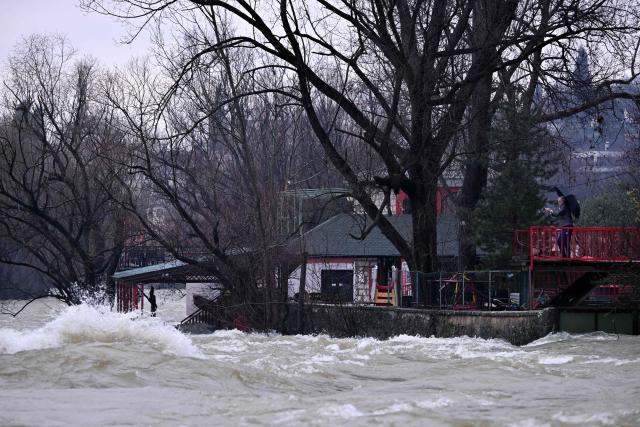 A threatened house is seen on the bank, near the spring of river Buna, following heavy rain in southern-Bosnian town of Blagaj on January 6, 2026. Snow and heavy rains sparked power failures and flooding in parts of the Balkans, authorities said on January 6, 2026, with one woman dead in a weather-related accident in Bosnia. (Photo by ELVIS BARUKCIC / AFP)