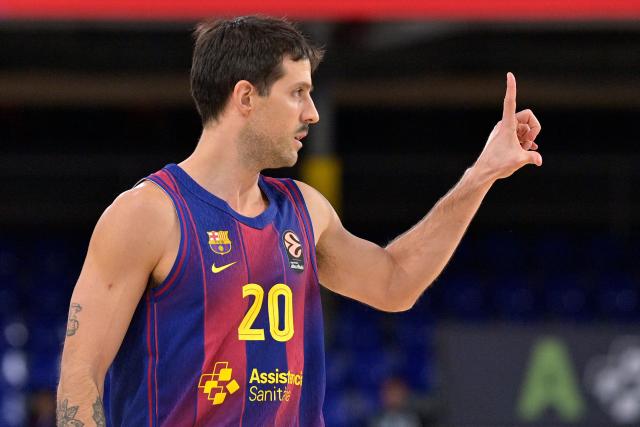 Barcelona's Argentinian guard #20 Nicolas Laprovittola gestures during the closed-door Euroleague basketball match between Barcelona and Maccabi Tel Aviv at Palau Blaugrana arena in Barcelona on January 6, 2026. (Photo by MANAURE QUINTERO / AFP)