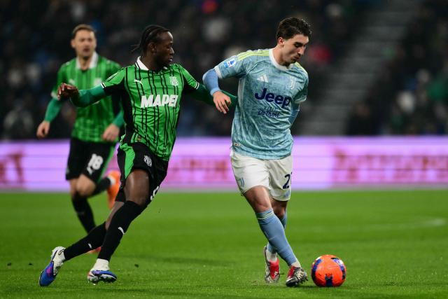 Sassuolo's Canadian midfielder #90 Ismael Kone fights for the ball with Juventus' Italian midfielder #21 Fabio Miretti (R) during the Italian Serie A football match between Sassuolo and Juventus at the Mapei - Città del Tricolore stadium in Reggio Emilia, on January 6, 2026. (Photo by Marco BERTORELLO / AFP)