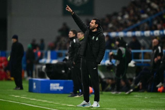 Sassuolo's Italian Head Coach Fabio Grosso gestures during the Italian Serie A football match between Sassuolo and Juventus at the Mapei - Città del Tricolore stadium in Reggio Emilia, on January 6, 2026. (Photo by Marco BERTORELLO / AFP)