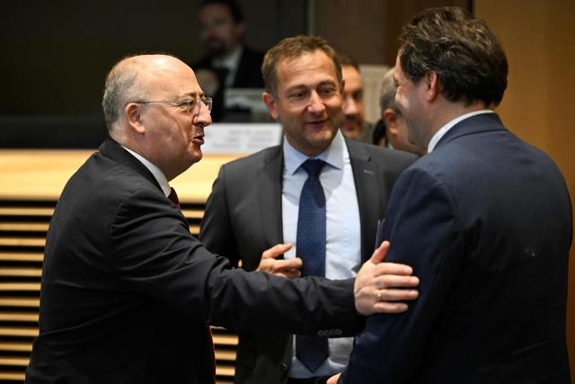 Portugal Minister of Agriculture José Manuel Fernandes (L) talks to EU Commissioner for Agriculture and Food Christophe Hansen (C) and Austria Minister of Agriculture Norbert Totschnig (R) prior to a meeting of EU Agriculture ministers on Mercosur agreement at the European Commission in Brussels on January 7, 2026. (Photo by Nicolas TUCAT / AFP)