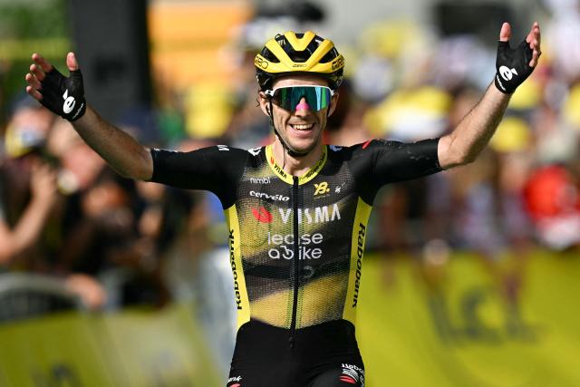 (FILES) Team Visma - Lease a bike team's British rider Simon Yates cycles to the finish line to win the 10th stage of the 112th edition of the Tour de France cycling race, 165.3 km between Ennezat and Le Mont-Dore Puy de Sancy, in central France, on July 14, 2025. Two-time Grand Tour winner Simon Yates announced on January 7, 2026 that he was retiring from professional cycling, just seven months after winning the Giro d'Italia. The news comes after Yates enjoyed probably the best season of his career, following up his stunning Giro success with a stage victory at July's Tour de France. (Photo by Loic VENANCE / AFP)