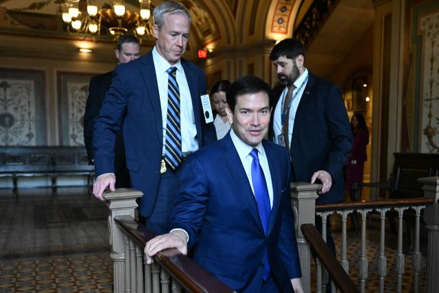 TOPSHOT - US Secretary of State Marco Rubio arrives to brief US Senators on the recent US military actions in Venezuela, at the US Capitol in Washington, DC on January 7, 2026. (Photo by Brendan SMIALOWSKI / AFP)