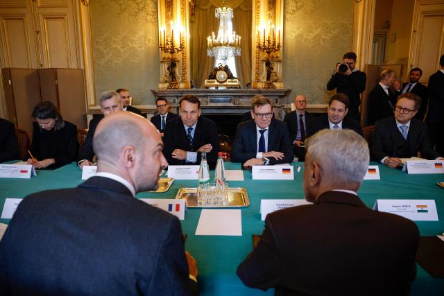 German Foreign Minister Johann Wadephul (C-R), Indian Foreign Minister Subrahmanyam Jaishankar (foreground R), French Foreign Affairs Minister Jean-Noel Barrot (Foreground L) and Polish Minister of Foreign Affairs Radoslaw Sikorski (C-L) attend a Weimar Triangle and India meeting at the French Foreign ministry in Paris, on January 7, 2026. The Indian Foreign Minister has been invited to join the meeting of the Weimar Triangle foreign ministers in Paris. (Photo by Yoan VALAT / POOL / AFP)
