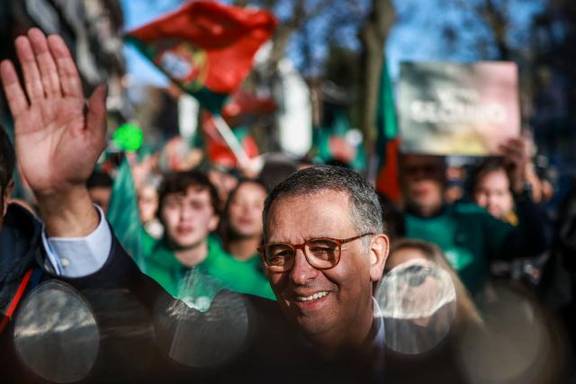 Portuguese Socialist Party (PS) presidential candidate Antonio Jose Seguro gestures during a street rally as part of his campaign for the Portuguese Presidency in Lisbon on January 7, 2026. Portugal goes to the polls to elect a new president on January 18, 2026. (Photo by PATRICIA DE MELO MOREIRA / AFP)
