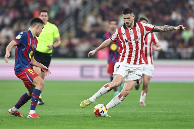 Athletic Bilbao's Spanish midfielder #08 Oihan Sancet is marked by Barcelona's Spanish defender #05 Pau Cubarsi during the Spanish Supercup semi-final football match between FC Barcelona and Athletic Bilbao at King Abdullah Sports City in Jeddah on January 7, 2026. (Photo by Fadel SENNA / AFP)