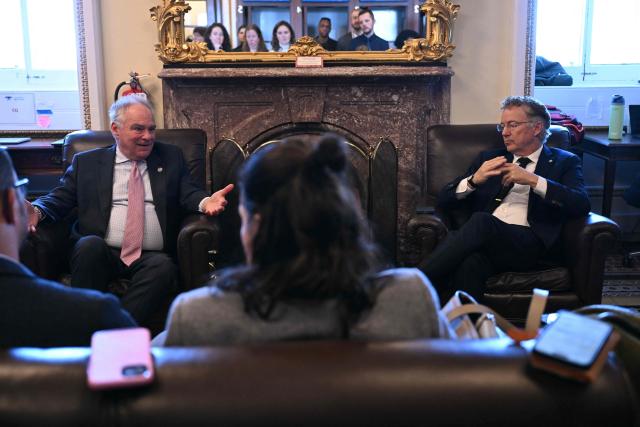 (L/R) US Senator Tim Kaine, Democrat from Virginia, and Senator Rand Paul, Republican from Kentucky, speaks to reporters after senators attended a briefing from top Trump administration officials on the recent US military actions in Venezuela, at the US Capitol in Washington, DC on January 7, 2026. (Photo by Brendan SMIALOWSKI / AFP)
