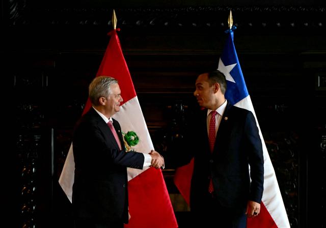 Peru's President Jose Jeri (R) and Chile's President-elect Jose Antonio Kast shake hands after a meeting at the government palace in Lima on January 7, 2026. (Photo by ERNESTO BENAVIDES / AFP)