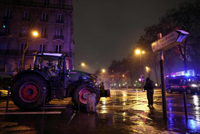 A tractor is parked next to the Eiffel Tower during a demonstration by the French farmers union FDSEA Ile de France as part of a nationwide day of protests and actions called by several farmers unions to push the French government to block the Mercosur trade deal and protest against its handling of the nodular dermatitis (CND) epidemic, in Paris on January 8, 2026. (Photo by Thomas SAMSON / AFP)
