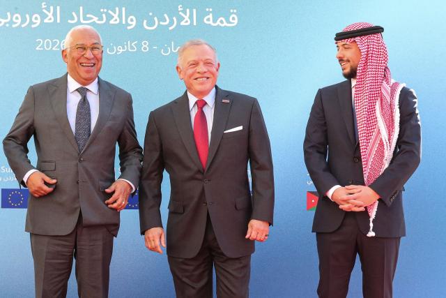 Jordan's King Abdullah II (C) and his son Crown Prince Hussein (R) pose for a photograph along side European Council President Antonio Costa prior to the start of the Jordanian-European summit at the Royal Court in the Al-Husseiniya Palace, in Amman on January 8, 2026. The summit is to discuss political and economic cooperation between Jordan and the EU, and the latest regional and international developments. (Photo by Khalil MAZRAAWI / AFP)