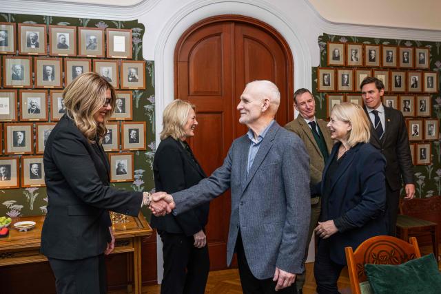Belarusian human rights activist and 2022 Nobel Peace Prize laureate Ales Bialiatski (C) and his wife Natallia Pinchuk are welcomed by Norwegian Nobel Committee members as they arrive to the Nobel Institute in Oslo on January 8, 2026. (Photo by Jonathan NACKSTRAND / AFP)