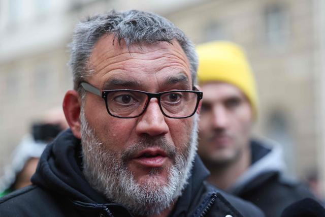 Head of farmers' union Coordination Rurale (CR) Bertrand Venteau speaks to the press as he arrives at the France´s National Assembly for an audition with its president during a demonstration of French agricultural union Coordination Rurale (CR) as part of a nationwide day of protests and actions called by several farmers unions to push the French government to block the Mercosur trade deal and protest against its handling of the nodular dermatitis (CND) epidemic, in Paris on January 8, 2026. (Photo by Ludovic MARIN / AFP)