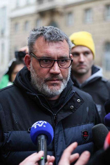 Head of farmers' union Coordination Rurale (CR) Bertrand Venteau speaks to the press in front of France´s National Assembly during a demonstration of French agricultural union Coordination Rurale (CR) as part of a nationwide day of protests and actions called by several farmers unions to push the French government to block the Mercosur trade deal and protest against its handling of the nodular dermatitis (CND) epidemic, in Paris on January 8, 2026. (Photo by Ludovic MARIN / AFP)
