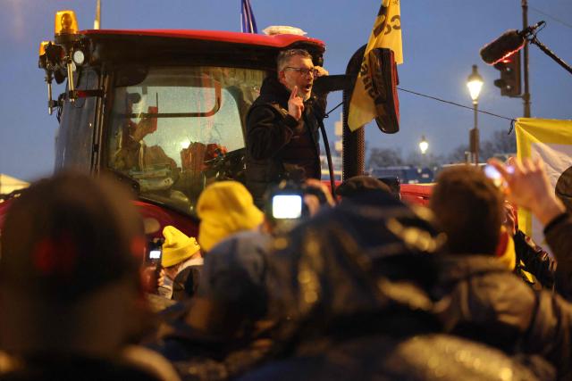 Head of farmers' union Coordination Rurale (CR) Bertrand Venteau speaks to demonstrators in front of the France´s National Assembly after an audition with its president during a demonstration of the  Coordination Rurale (CR) as part of a nationwide day of protests and actions called by several farmers unions to push the French government to block the Mercosur trade deal and protest against its handling of the nodular dermatitis (CND) epidemic, in Paris on January 8, 2026. (Photo by Ludovic MARIN / AFP)