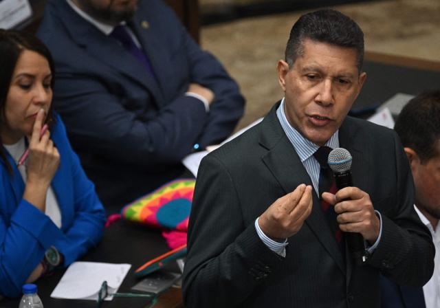 Venezuelan opposition deputy Henri Falcon speaks during the National Assembly session in Caracas on January 8, 2026. The president of the National Assembly Jorge Rodriguez announced the imminent release of a significant number of Venezuelans and foreign nationals "in order to contribute to and collaborate in the effort that we must all make to achieve coexistence". (Photo by Federico PARRA / AFP)