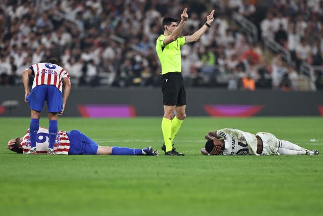 Real Madrid's Brazilian forward #09 Endrick and Real Madrid's French midfielder #14 Aurelien Tchouameni react in pain during the Spanish Supercup semi-final football match between Atletico Madrid and Real Madrid at King Abdullah Sports City in Jeddah on January 8, 2026. (Photo by Fadel SENNA / AFP)