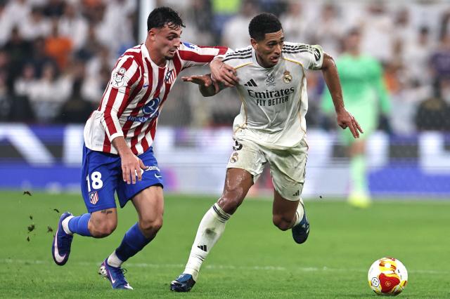 Real Madrid's Spanish defender #18 Alvaro Carreras fights for the ball with Real Madrid's English midfielder #05 Jude Bellingham during the Spanish Supercup semi-final football match between Atletico Madrid and Real Madrid at King Abdullah Sports City in Jeddah on January 8, 2026. (Photo by Fadel SENNA / AFP)
