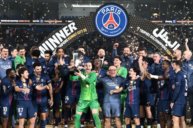 Paris Saint-Germain's French goalkeeper #30 Lucas Chevalier (C) and teammates celebrate with the trophy after winning the French Champions' Trophy (Trophee des Champions) football match between Paris Saint-Germain (PSG) and Olympique de Marseille (OM) at the Jaber Al-Ahmad International Stadium in Kuwait City on January 8, 2026. (Photo by YASSER AL-ZAYYAT / AFP)