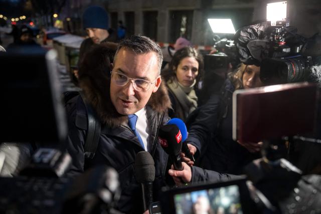 Swiss lawyer Sebastien Fanti, representing four families of injured victims of the fire that ripped through Le Constellation bar during the New Year's Eve celebrations, arrives to the Office of the public prosecutor of the Canton of Valais in Sion, on January 9, 2026. The French couple, facing charges of manslaughter by negligence, bodily harm by negligence and arson by negligence, have been called in for questioning after 40 people, most of them teenagers, were killed, while 116 were injured in a he fire that ripped through a bar in the luxury Alpine ski resort of Crans-Montana on New Year's Eve. (Photo by Fabrice COFFRINI / AFP)