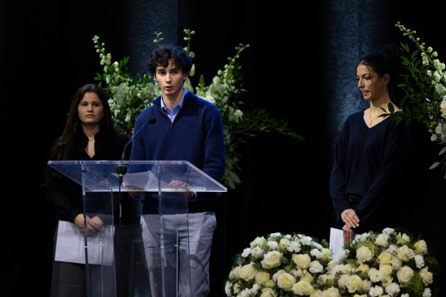 Youths who were present at Le Constellation bar Solal Heimendinger (C), Maria Albrecht (L) and Aline Morisoli (R) delivers speeches  during a tribute ceremony for the victims of the deadly fire that ripped through the bar Le Constellation in Crans-Montana on New Year's Eve, in Martigny, on January 9, 2026. All of Switzerland will mark a national day of mourning on January 9 for the dozens of mostly teenagers killed when fire ravaged a ski resort bar crammed with New Year revellers. Just over a week after the tragedy at the Le Constellation bar in Crans-Montana, which left 40 dead and 116 injured, the wealthy Alpine nation will come to a standstill for a minute of silence at 2:00 pm (1300 GMT). (Photo by MICHAEL BUHOLZER / POOL / AFP)