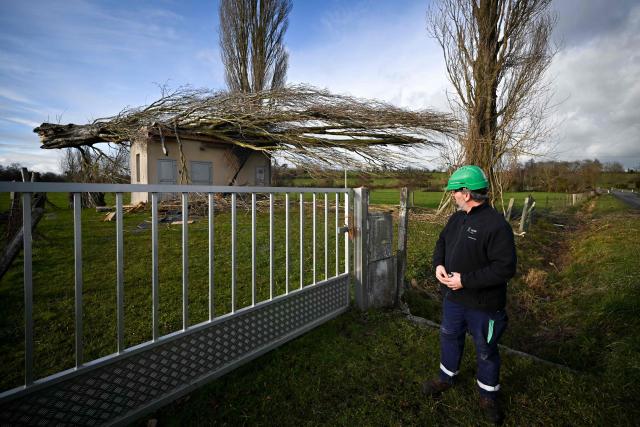 A worker secures the area around a fallen tree on a water borehole, following the passage of the storm Goretti, in Saint-Gabriel-Brecy, near Martragny, northwestern France. Storm Goretti was a major weather depression that struck France between Thursday, January 8, 2026, and Friday, January 9, 2026. It was described as a "weather bomb" due to its explosive development, with a rapid drop in pressure of approximately 40 hPa in less than 24 hours. (Photo by Lou BENOIST / AFP)