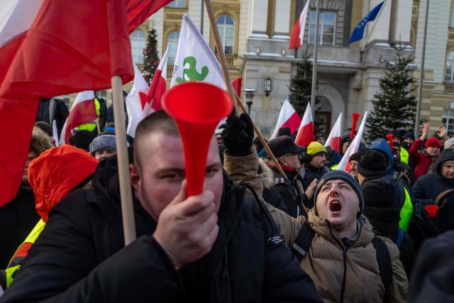 A participant blows a horn during a protest against the EU-Mercosur agreement in Warsaw, Poland on January 9, 2026. The EU gave on January 9, 2025 a long-delayed go, ahead to a huge trade deal with South American bloc Mercosur championed by business groups but loathed by many European farmers. (Photo by Wojtek RADWANSKI / AFP)