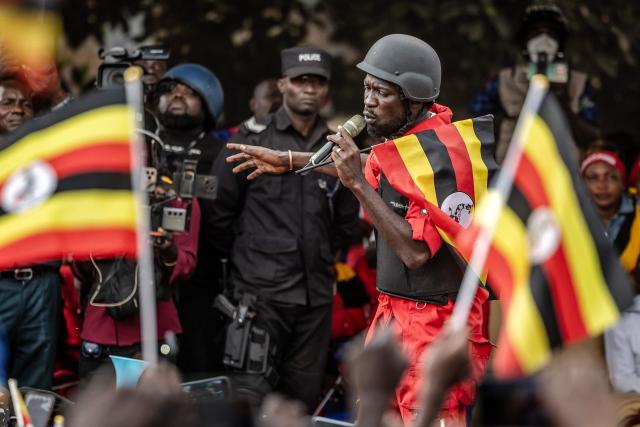 Opposition leader and presidential candidate for the National Unity Platform (NUP) Robert Kyagulanyi Ssentamu, popularly known as Bobi Wine (C), addresses supporters during a campaign rally in Mukono on January 9, 2026, ahead of the 2026 Ugandan general elections. (Photo by Luis TATO / AFP)