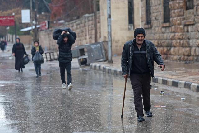 Residents of Aleppo's Sheikh Maqsoud area evacuate their neighbourhood after warnings from the Syrian army that called on civilians to get out of harms way, following the refusal of Kurdish fighter forces to leave Aleppo, on January 9, 2026. Syria's army warned on January 9 it would renew attacks against a Kurdish-majority district of Aleppo and urged residents to evacuate, state media reported, hours after a ceasefire was announced. (Photo by OMAR HAJ KADOUR / AFP)