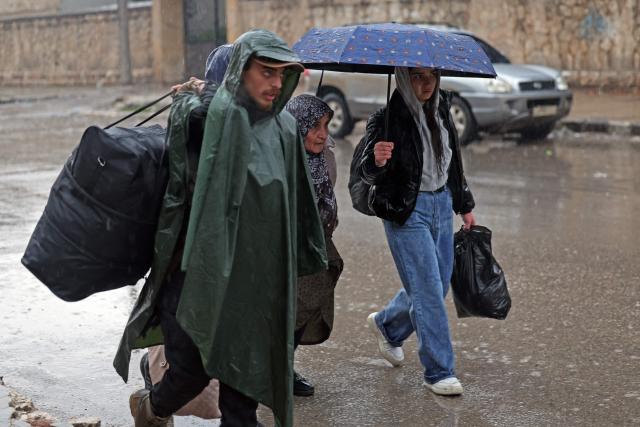 Residents of Aleppo's Sheikh Maqsoud area evacuate their neighbourhood after warnings from the Syrian army that called on civilians to get out of harms way, following the refusal of Kurdish fighter forces to leave Aleppo, on January 9, 2026. Syria's army warned on January 9 it would renew attacks against a Kurdish-majority district of Aleppo and urged residents to evacuate, state media reported, hours after a ceasefire was announced. (Photo by OMAR HAJ KADOUR / AFP)