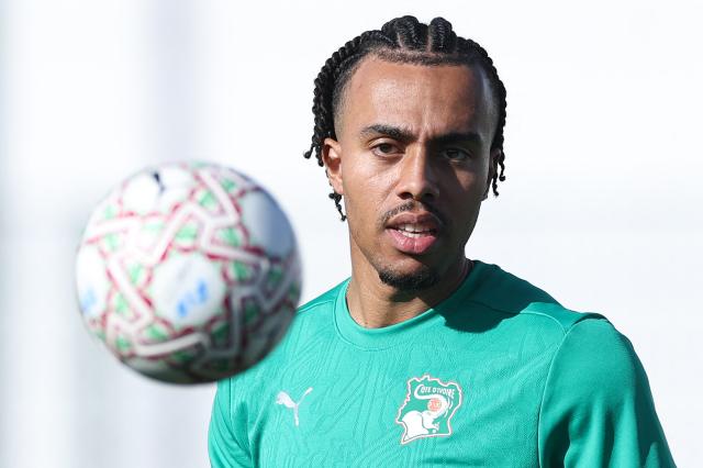 Ivory Coast's defender #17 Guela Doue attends a training session at the Agadir Stadium, Morocco, on January 9, 2026, on the eve of the Africa Cup of Nations (CAN) round of the quarter-final football match between Egypt and Ivory Coast. (Photo by FRANCK FIFE / AFP)