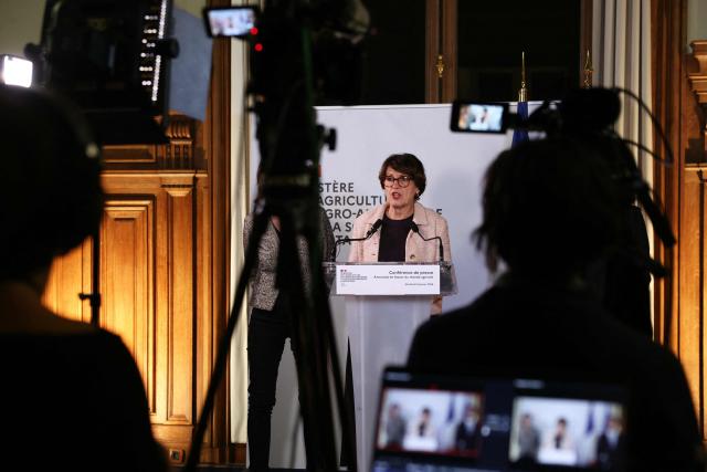 France's Agriculture Minister Annie Genevard speaks during a press conference focused on announcements for the agricultural sector at the French Agriculture Ministry in Paris on January 9, 2026. French farmers have been demonstrating over a number of issues involving their sector, notably including the EU-Mercosur trade deal and more recently the government's handling of the epidemic of bovine sickness nodular dermatitis (dermatose nodulaire contagieuse), widely known as lumpy skin disease. (Photo by Alain JOCARD / AFP)
