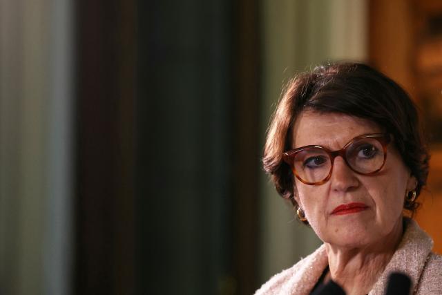 France's Agriculture Minister Annie Genevard looks on  during a press conference focused on announcements for the agricultural sector at the French Agriculture Ministry in Paris on January 9, 2026. French farmers have been demonstrating over a number of issues involving their sector, notably including the EU-Mercosur trade deal and more recently the government's handling of the epidemic of bovine sickness nodular dermatitis (dermatose nodulaire contagieuse), widely known as lumpy skin disease. (Photo by Alain JOCARD / AFP)