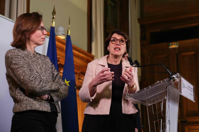 France's Agriculture Minister Annie Genevard (R) speaks flanked by France's Public Accounts Minister Amelie de Montchalin  during a press conference focused on announcements for the agricultural sector at the French Agriculture Ministry in Paris on January 9, 2026. French farmers have been demonstrating over a number of issues involving their sector, notably including the EU-Mercosur trade deal and more recently the government's handling of the epidemic of bovine sickness nodular dermatitis (dermatose nodulaire contagieuse), widely known as lumpy skin disease. (Photo by Alain JOCARD / AFP)