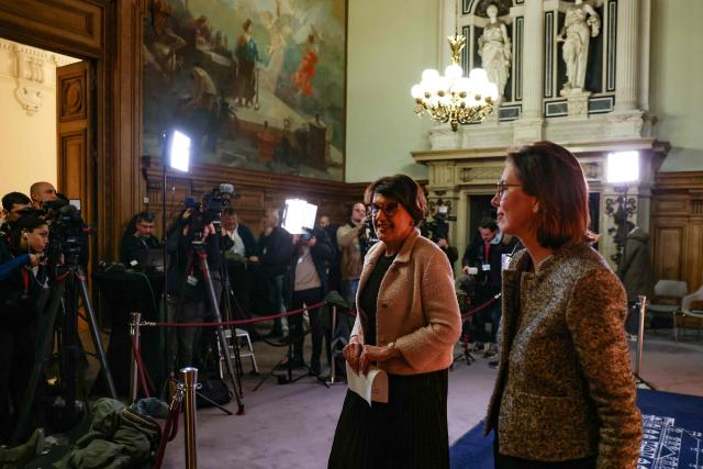 France's Agriculture Minister Annie Genevard (C) and France's Public Accounts Minister Amelie de Montchalin (R) leave after a press conference focused on announcements for the agricultural sector at the French Agriculture Ministry in Paris on January 9, 2026. French farmers have been demonstrating over a number of issues involving their sector, notably including the EU-Mercosur trade deal and more recently the government's handling of the epidemic of bovine sickness nodular dermatitis (dermatose nodulaire contagieuse), widely known as lumpy skin disease. (Photo by Alain JOCARD / AFP)