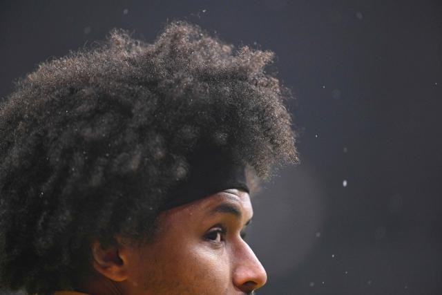Dortmund's German forward #27 Karim Adeyemi warms up prior to the German first division Bundesliga football match between Eintracht Frankfurt and BVB Borussia Dortmund in Frankfurt am Main, western Germany, on January 9, 2026. (Photo by Kirill KUDRYAVTSEV / AFP) / DFL REGULATIONS PROHIBIT ANY USE OF PHOTOGRAPHS AS IMAGE SEQUENCES AND/OR QUASI-VIDEO
