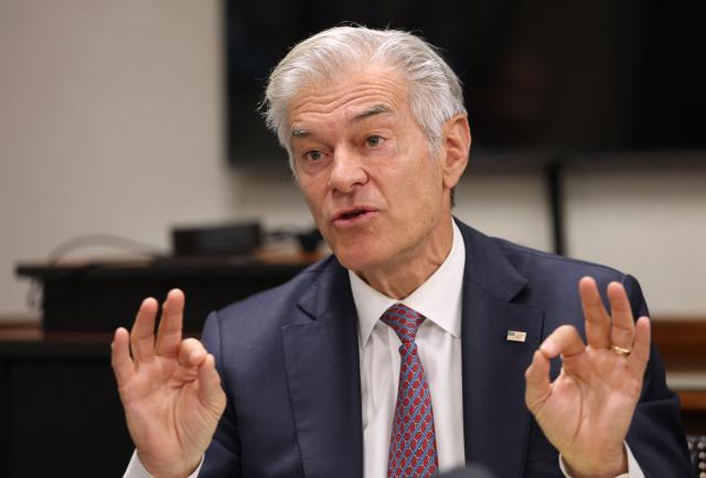 Medicare and Medicaid Administrator Mehmet Oz speaks during a news conference to discuss fraud prevention on January 9, 2026, in Los Angeles, California. (Photo by Patrick T. Fallon / AFP)