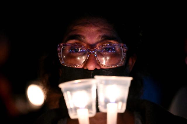 An elderly woman looks on during a vigil by relatives of political prisoners in demand of the release of their loved ones outside of El Rodeo I prison in Guatire, Miranda State, some 30 kilometers east of Caracas on January 9, 2026. Venezuela on January 8 began releasing a "large number" of political prisoners, including several foreigners, in a move praised by US President Donald Trump as a step toward cooperation after the ouster of ruler Nicolas Maduro. (Photo by RONALDO SCHEMIDT / AFP)