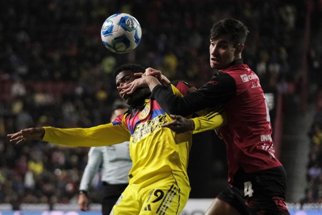 America's Colombian forward #19 Jose Raul Zuniga and Tijuana's Spanish defender #04 Unai Bilbao fight for the ball during the Liga MX Clausura tournament football match between Tijuana and America at Caliente Stadium in Tijuana, Baja California, Mexico on January 9, 2026. (Photo by Guillermo Arias / AFP)