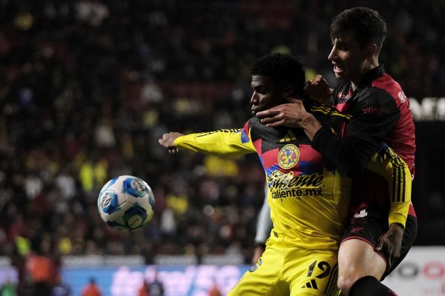 America's Colombian forward #19 Jose Raul Zuniga and Tijuana's Spanish defender #04 Unai Bilbao fight for the ball during the Liga MX Clausura tournament football match between Tijuana and America at Caliente Stadium in Tijuana, Baja California, Mexico on January 9, 2026. (Photo by Guillermo Arias / AFP)