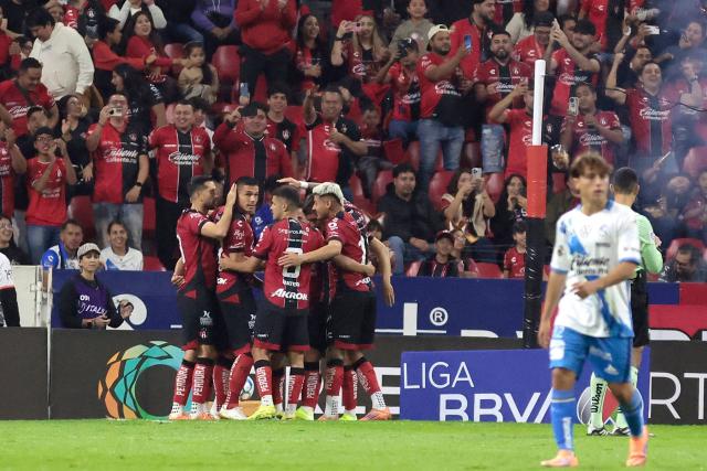 Atlas' Montenegrin forward #32 Uros Djurdjevic (2nd-L) celebrates with teammates scoring the opening goal during the Liga MX Clausura football match between Atlas and Puebla at Jalisco Stadium in Guadalajara, Jalisco state, Mexico on January 9, 2026. (Photo by Ulises Ruiz / AFP)