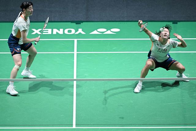 South Korea’s Baek Ha-na (R) and Lee So-hee (L) play a point during their women's doubles semi-final match against Japan's Yuki Fukushima and Mayu Matsumoto at the Malaysia Open badminton tournament in Kuala Lumpur on January 10, 2026. (Photo by MOHD RASFAN / AFP)
