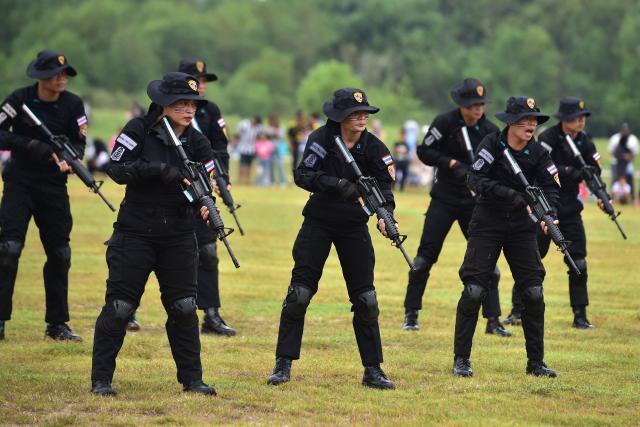 Members of the Thai armed forces take part in a demonstration at Chulaporn military camp opened to the public for Thailand's National Children's Day in the southern province of Narathiwat on January 10, 2026. (Photo by Madaree TOHLALA / AFP)