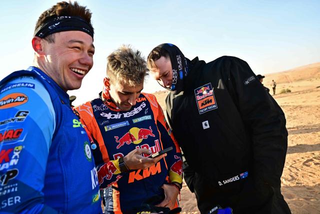 (R-L) Australian rider Daniel Sanders, Argentine rider Luciano Benavides and South African rider Bradley Cox are pictured before the start of the Stage 6 of the 48th edition of the Dakar Rally 2026, between Hail and Riyadh, Saudi Arabia, on January 9, 2026. (Photo by Giuseppe CACACE / AFP)