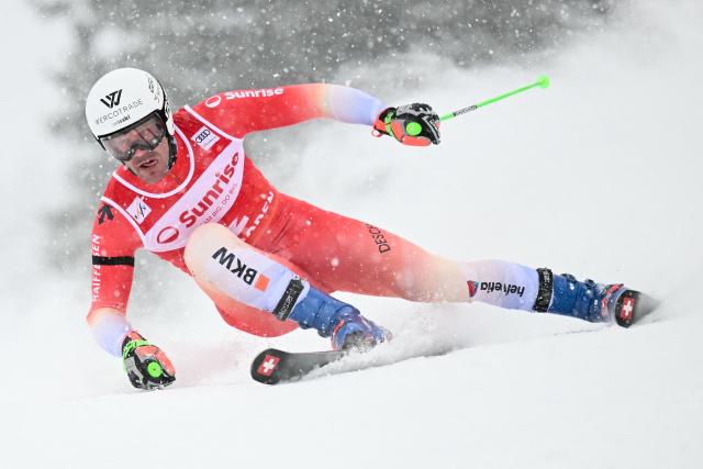 Switzerland's Thomas Tumler competes in the first run of the Men's Giant Slalom, part of the FIS Alpine Ski World Cup 2025-2026 in Adelboden, soutwestern Switzerland on January 10, 2026. (Photo by Fabrice COFFRINI / AFP)