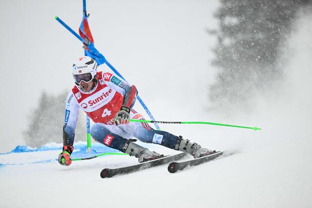 Norway's Henrik Kristoffersen competes in the first run of the Men's Giant Slalom, part of the FIS Alpine Ski World Cup 2025-2026 in Adelboden, soutwestern Switzerland on January 10, 2026. (Photo by Fabrice COFFRINI / AFP)