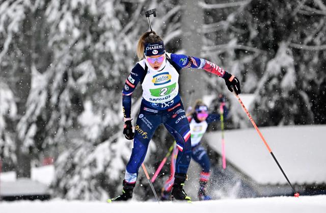 France's Oceane Michelon competes during the women's 4x6km relay event of the IBU Biathlon World Cup in Oberhof, eastern Germany on January 10, 2026. (Photo by Tobias SCHWARZ / AFP)