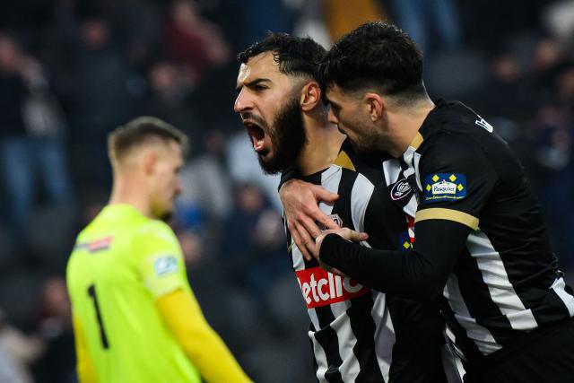 Angers' Moroccan forward #07 Amine Sbaï (c) celebrates after scoring during the French Cup round of 32 football match between Angers SCO and Toulouse FC at the Raymond-Kopa Stadium in Angers, western France on January 10, 2026. (Photo by Loic VENANCE / AFP)
